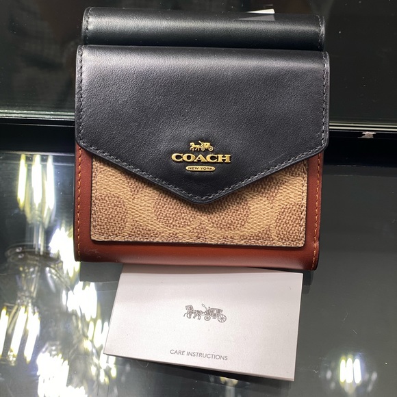 coach small wallet in signature canvas